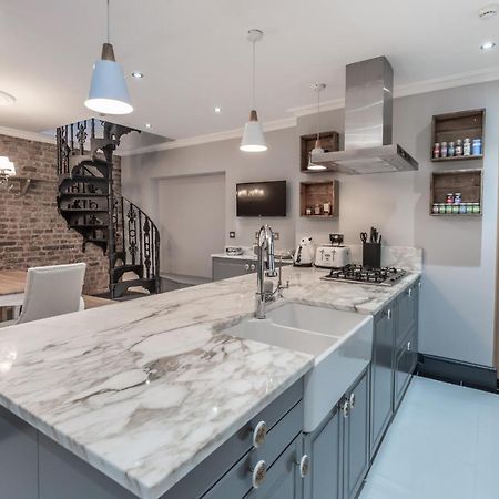The London House - Entire Villa ภายนอก รูปภาพ