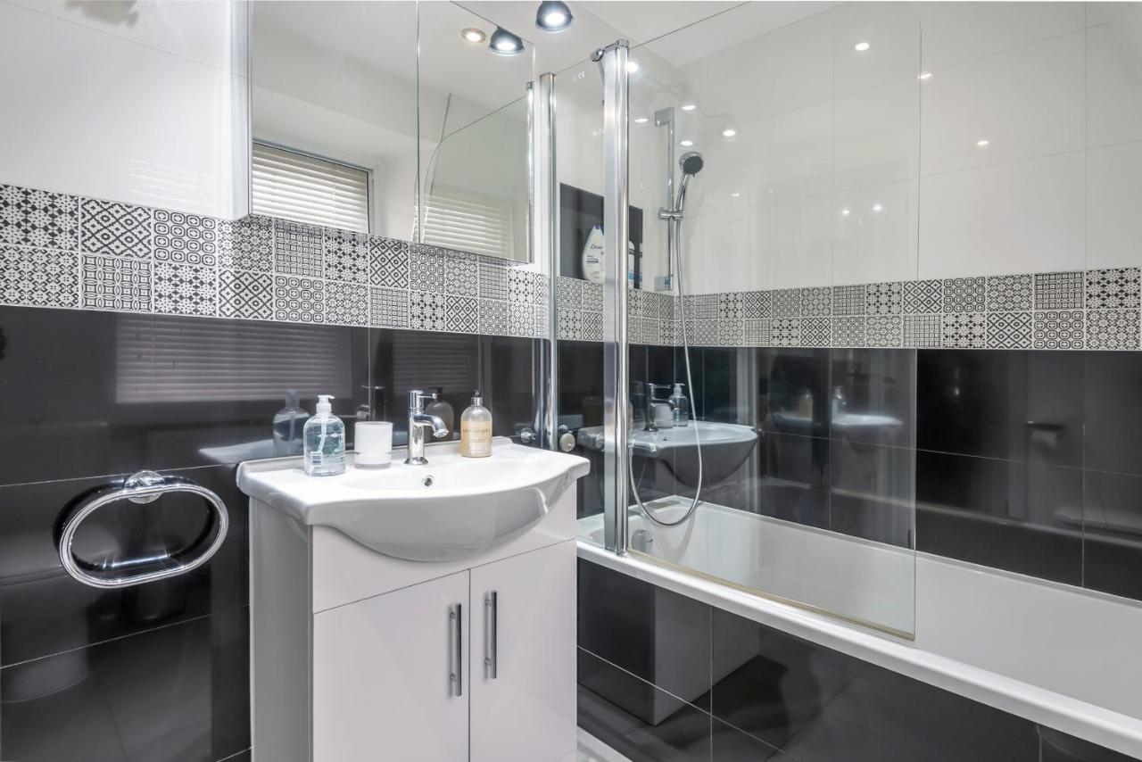 The London House - Entire Villa ภายนอก รูปภาพ